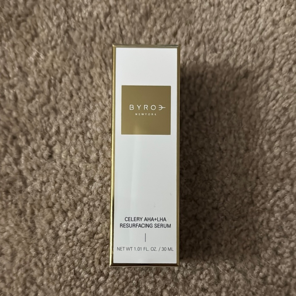 Gold and White Skincare Serum for Radiant Complexion